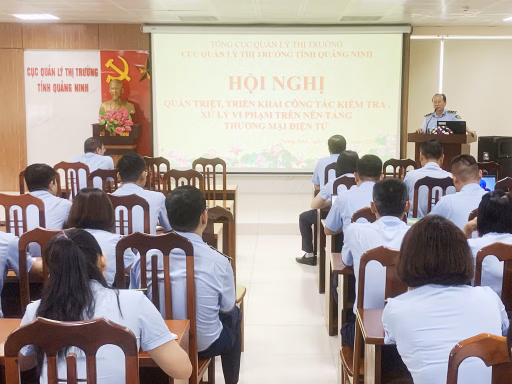 Cục QLTT tỉnh tổ chức quán triệt, triển khai nhiệm vụ cho 50 cán bộ, kiểm soát viên trẻ trong kiểm tra, xử lý vi phạm trên lĩnh vực TMĐT