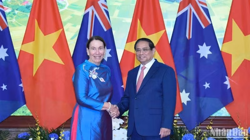 Thủ tướng Phạm Minh Chính và Chủ tịch Thượng viện Australia Sue Lines. (Ảnh: Trần Hải)