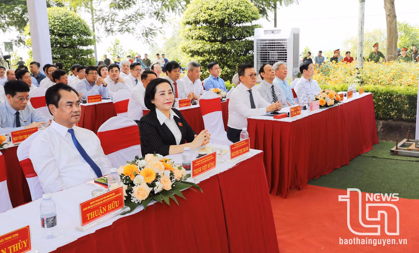Phó Chủ tịch Quốc hội Nguyễn Thị Thanh và các đại biểu tham dự buổi Lễ.