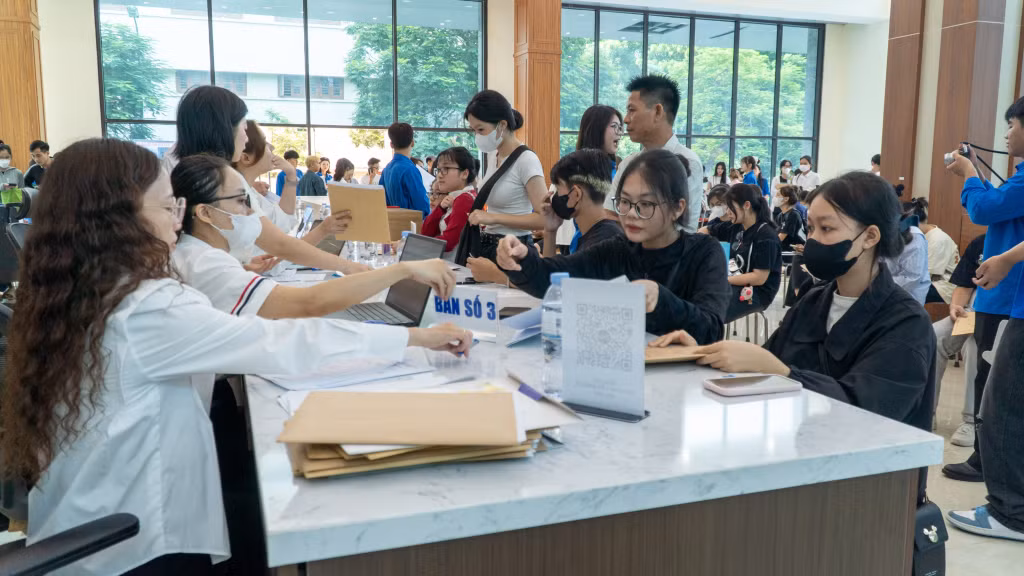 Trong sáng nay (29/8), có hơn 1.100 sinh viên đến làm thủ tục nhập học.