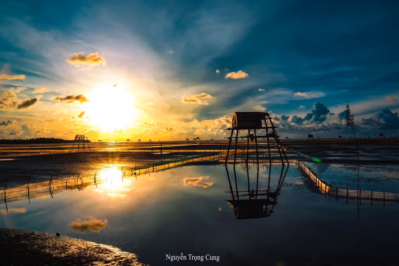 Trải nghiệm ngắm bình minh trên bãi biển Đồng Châu được nhiều du khách yêu thích. Ảnh: Nguyễn Trọng Cung