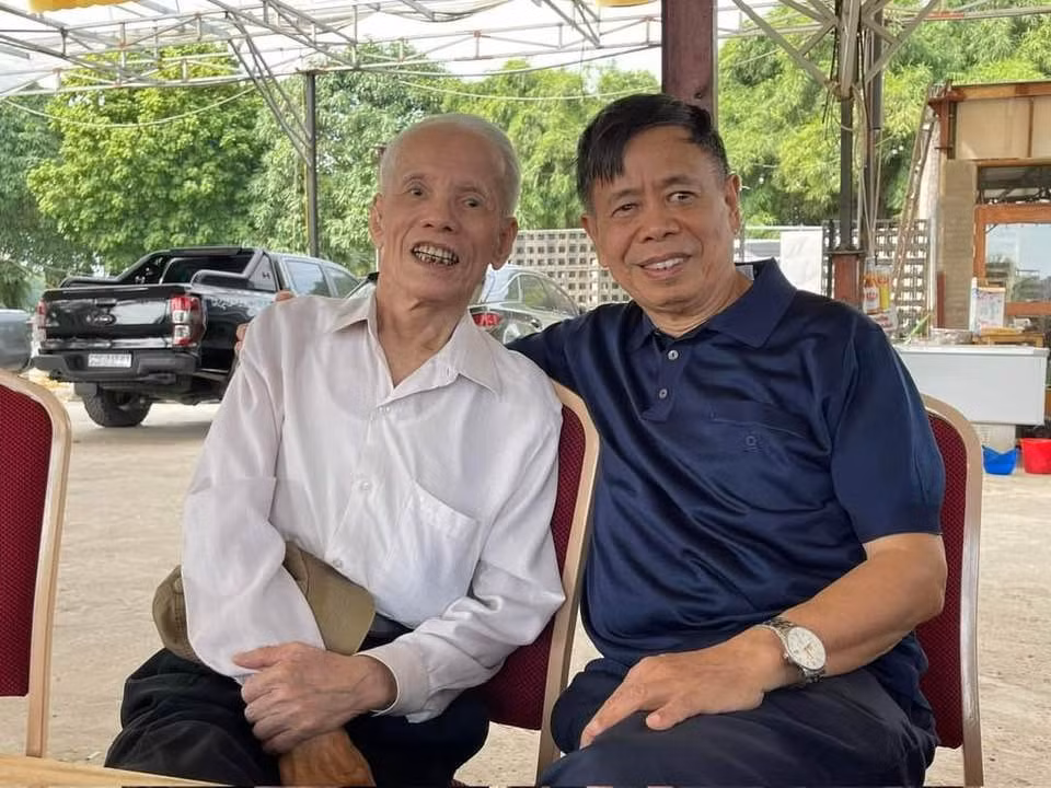 GS.TS Trần Thanh Hiệp (phải) và đạo diễn Nguyễn Khắc Lợi.