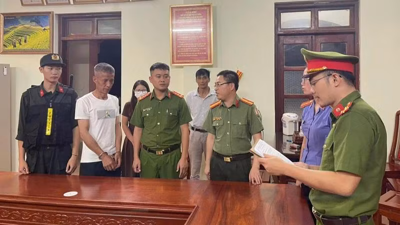 Cơ quan chức năng thực hiện lệnh tố tụng đối với một trong ba bị can