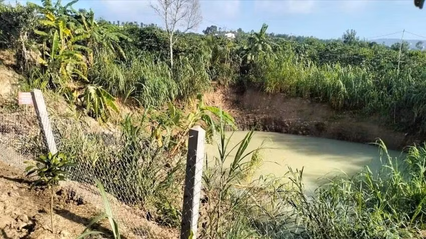 Cái ao trước nhà nơi hai bé gái đuối nước