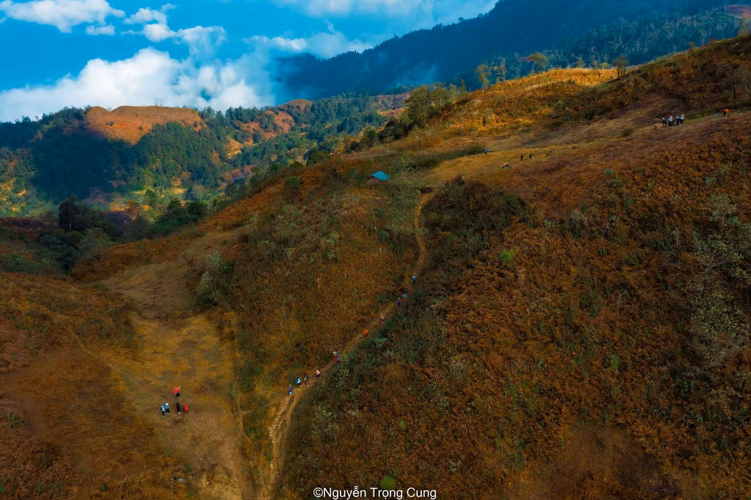 Hành trình trekking, khám phá Lảo Thẩn không quá khó, phù hợp với người mới bắt đầu leo núi. Ảnh: Nguyễn Trọng Cung