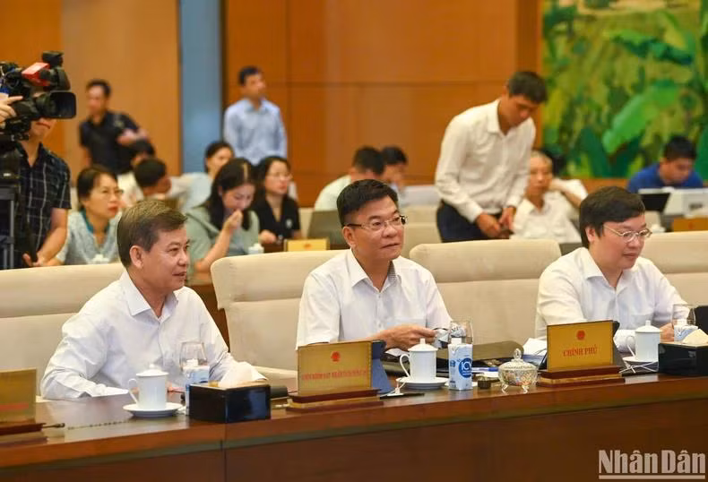 Phó Thủ tướng Chính phủ Lê Thành Long, Viện trưởng Viện Kiểm sát nhân dân tối cao Lê Minh Trí và các đại biểu dự phiên họp. (Ảnh: DUY LINH)