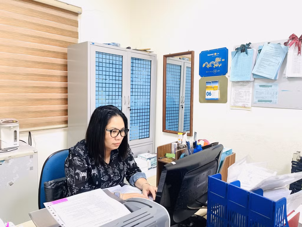 Chị Hà Thị Bích Nga là Tổ trưởng bộ phận kinh doanh - Nhà máy nước Diễn Vọng (Công ty CP nước sạch Quảng Ninh)