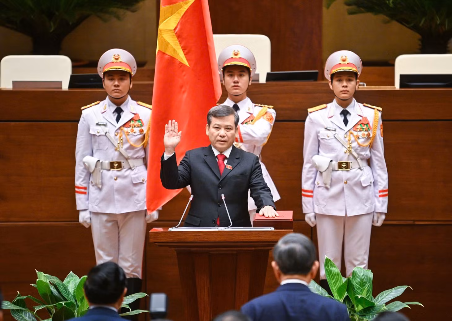 Chánh án Tòa án nhân dân tối cao nhiệm kỳ 2021-2026 Lê Minh Trí tuyên thệ nhậm chức. Ảnh: QH