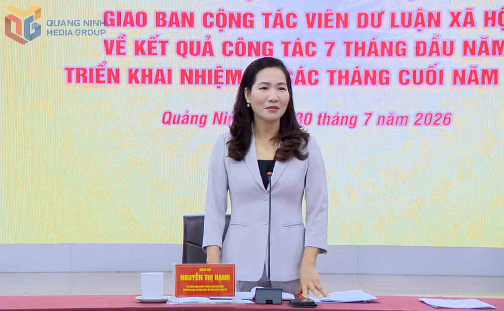 Đồng chí Nguyễn Thị Hạnh, Trưởng Ban Tuyên giáo và Dân vận Tỉnh uỷ phát biểu tại hội nghị.