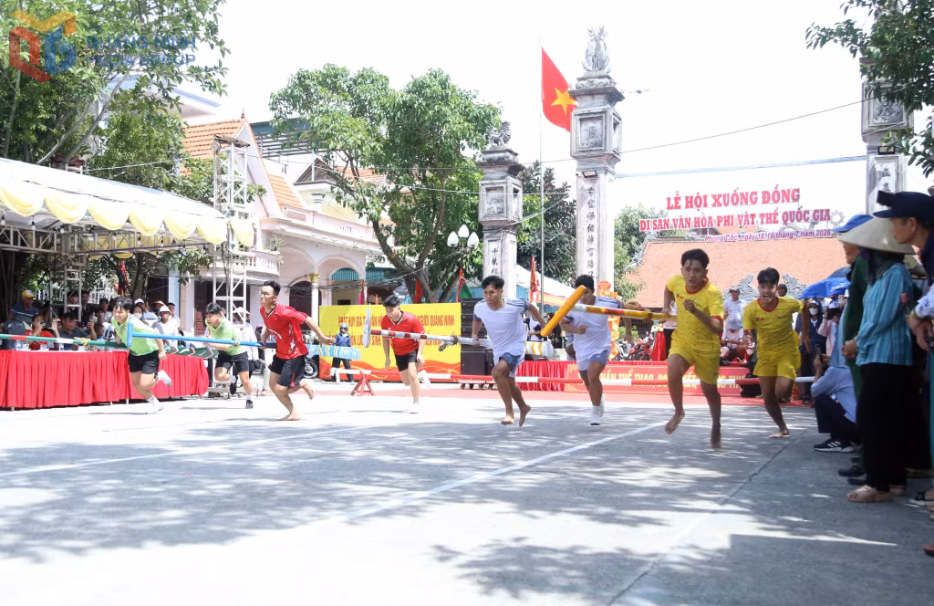 Chạy chèo trong kèo bơi dầm nam.