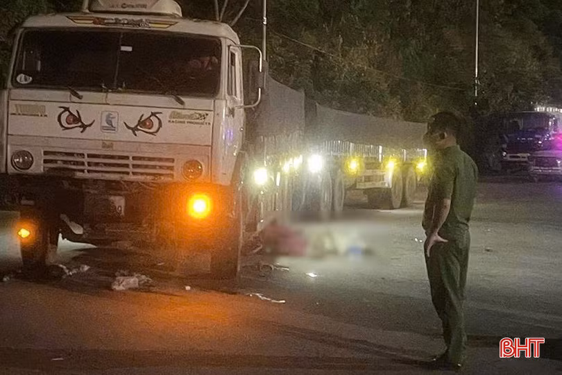 Hiện trường vụ tai nạn giữa xe đầu kéo với xe đạp điện làm 2 nữ sinh thương vong