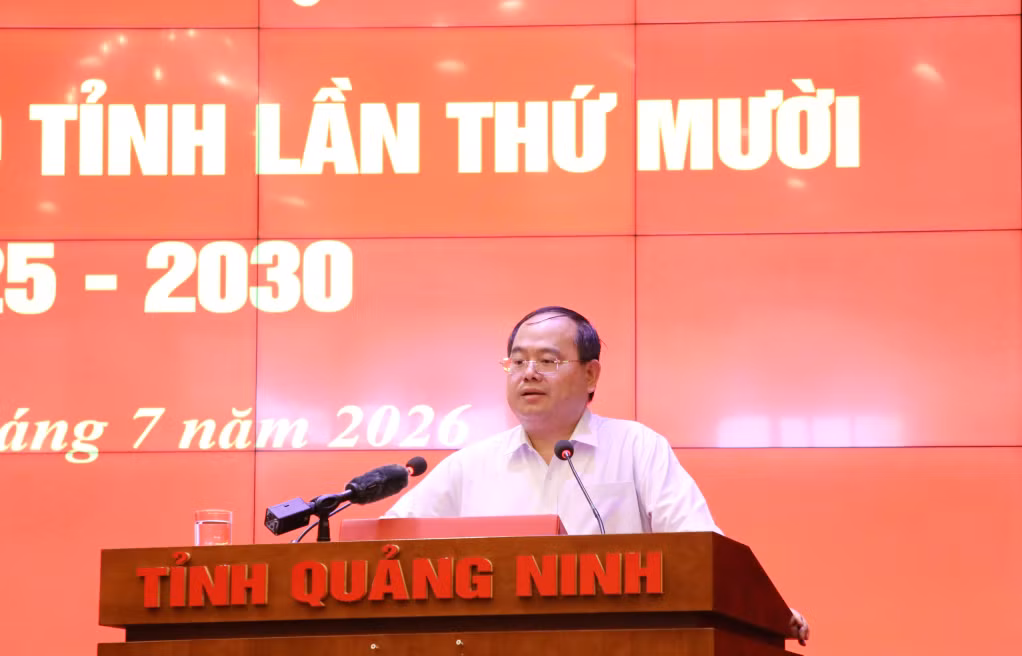 Đồng chí Quản Minh Cường, Ủy viên Trung ương Đảng, Bí thư Tỉnh ủy, Trưởng Đoàn ĐBQH tỉnh, phát biểu chỉ đạo tại hội nghị.