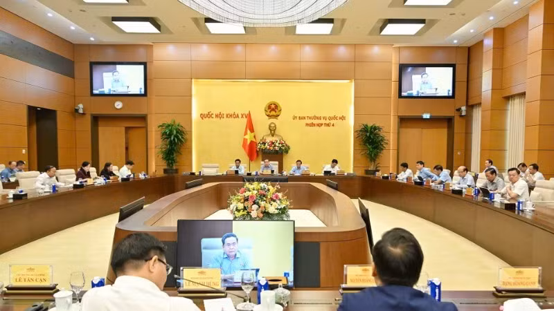 Toàn cảnh phiên họp. (Ảnh: THỦY NGUYÊN)