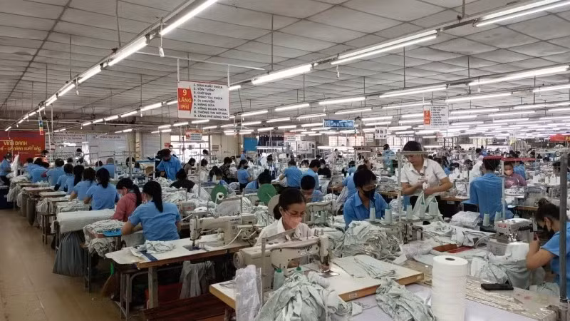 Sản xuất hàng dệt may tại Tổng Công ty cổ phần Dệt may Hòa Thọ.