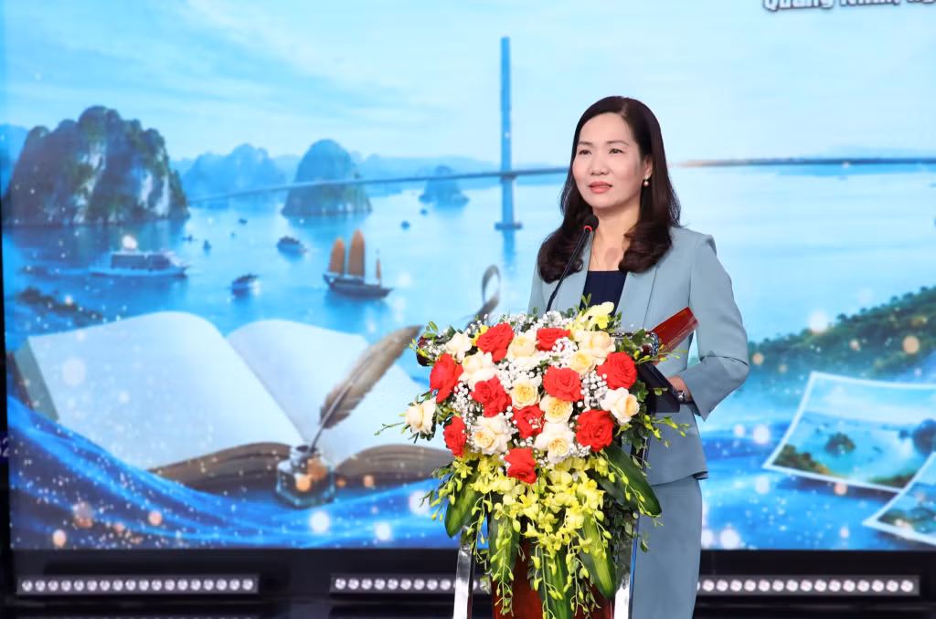 Đồng chí Nguyễn Thị Hạnh, Ủy viên BCH Đảng bộ tỉnh, Trưởng Ban Tuyên giáo và Dân vận Tỉnh ủy phát biểu chỉ đạo tại cuộc phát động.