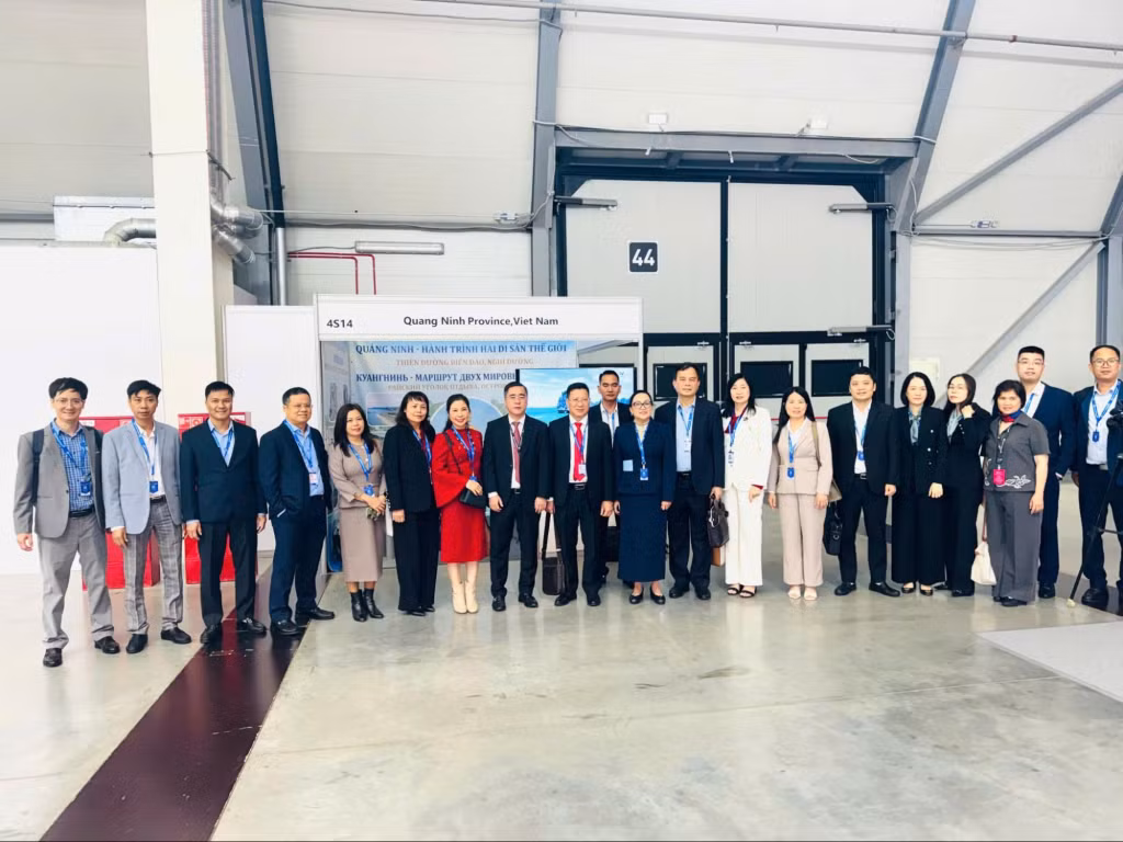 Đoàn công tác tỉnh Quảng Ninh cùng các doanh nghiệp đồng hành, trong đó có FTE Group, tại gian hàng Quảng Ninh ở Triển lãm Công nghiệp Quốc tế INNOPROM 2026 (Yekaterinburg, Liên bang Nga).