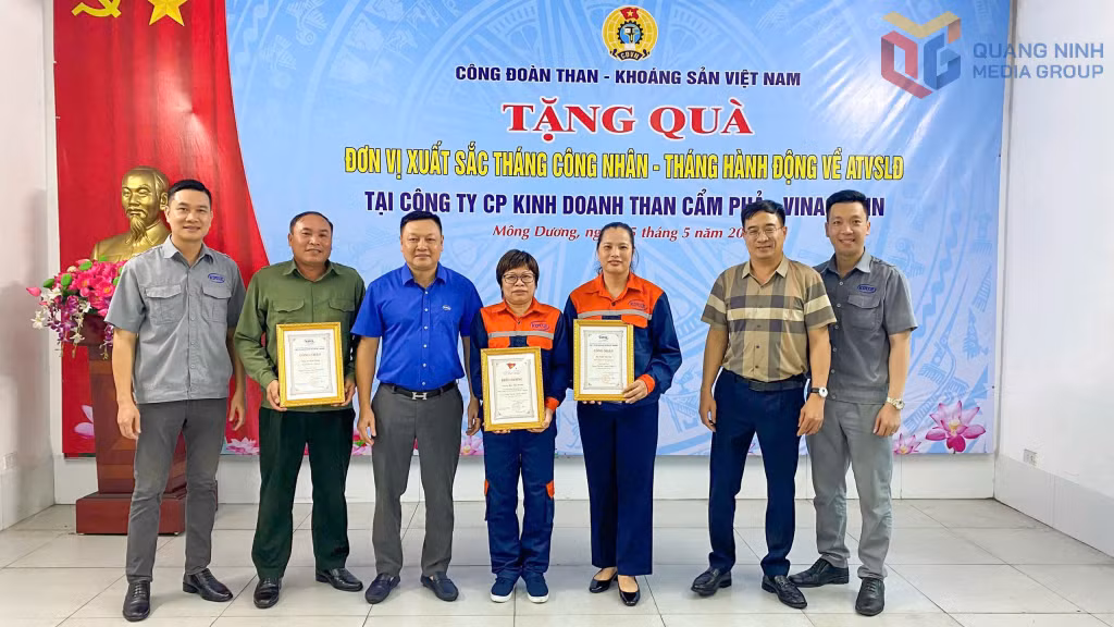 Công ty CP Kinh doanh Than Cẩm Phả khen thưởng cho tập thể, cá nhân đạt thành tích xuất sắc trong Tháng Công nhân năm 2026.