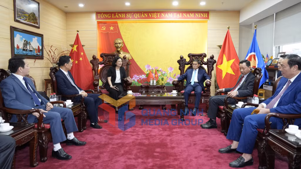 Đoàn công tác tỉnh Quảng Ninh thăm Tổng Lãnh sự quán Việt Nam tại Nam Ninh (7-2026). Ảnh: Đỗ Phương