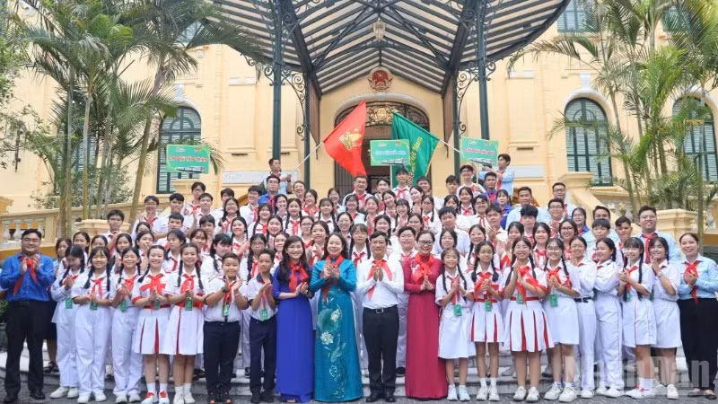Phó Chủ tịch nước Võ Thị Ánh Xuân gặp mặt Đoàn đại biểu thiếu nhi tham gia “Hành trình Em yêu Tổ quốc Việt Nam” năm 2026.