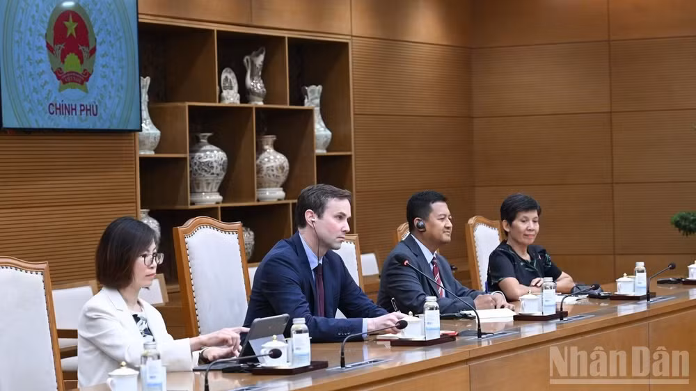 Đoàn đại biểu IMF tham dự buổi tiếp. (Ảnh: TRẦN HẢI)