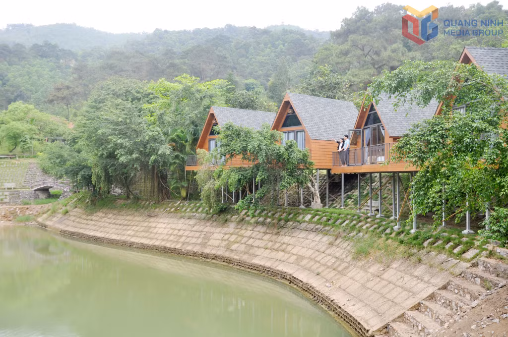 Vân Đồn có nhiều tiềm năng trong đa dạng hoá hình thức, sản phẩm du lịch cả trên bờ và dưới vịnh Bái Tử Long.