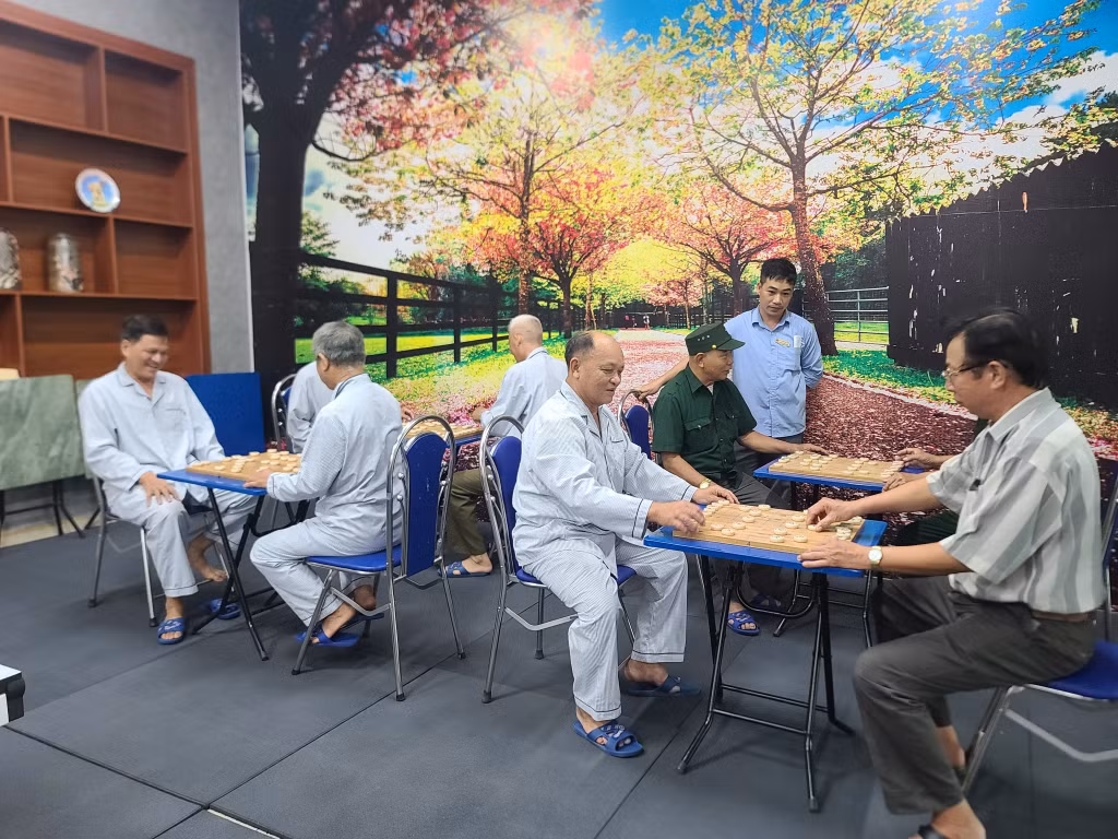 Người có công tham gia các hoạt động thể thao, giải trí tại Trung tâm Điều dưỡng người có công tỉnh. Ảnh: Đơn vị cung cấp