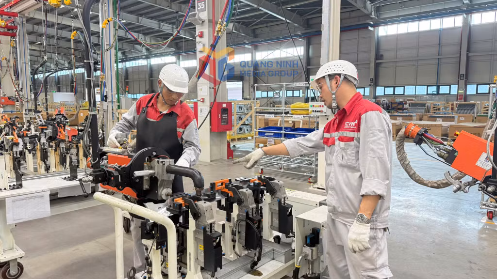 Đào tạo công nhân mới tại Nhà máy ô tô Thành Công Việt Hưng.