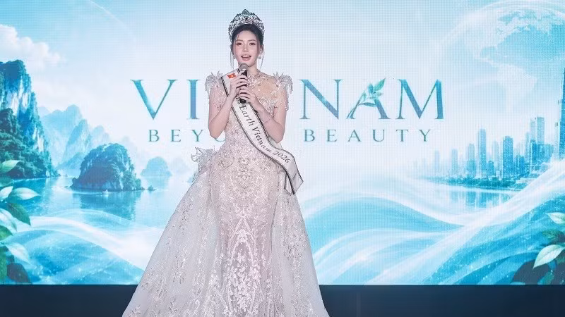Phạm Hoàng Thu Uyên chia sẻ về những dự định và kỳ vọng khi đại diện Việt Nam tham gia Miss Earth 2026. (Ảnh: Ban tổ chức)
