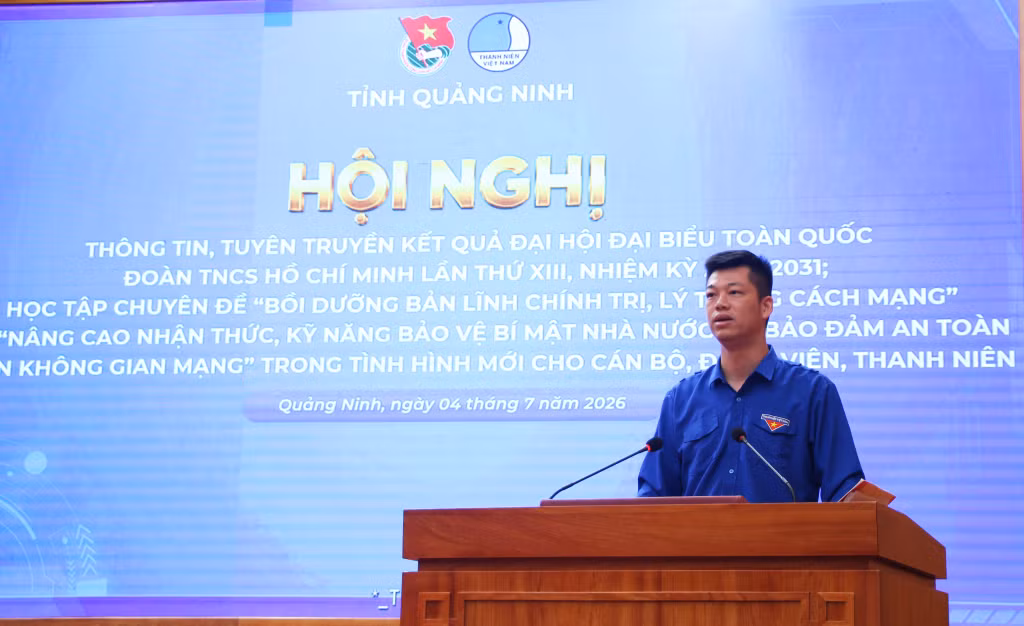 Đồng chí Nguyễn Đình Đàn, Phó Bí thư Tỉnh Đoàn phát biểu khai mạc hội nghị.
