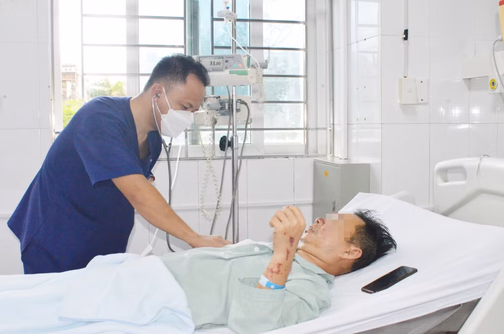 Các bác sĩ Bệnh viện Bãi Cháy vừa điều trị cứu sống một bệnh nhân bị nhiễm khuẩn huyết, sốc nhiễm khuẩn biến chứng suy đa tạng do liên cầu khuẩn lợn