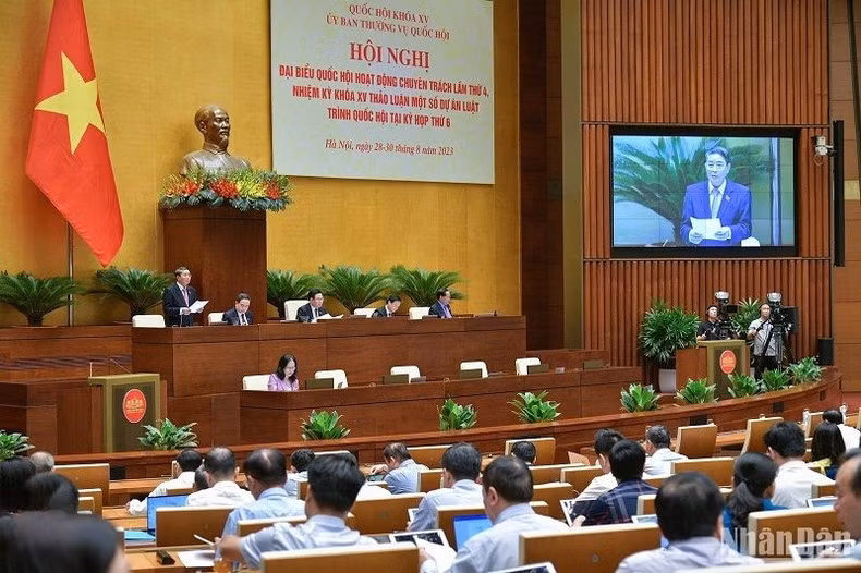 Phó Chủ tịch Quốc hội Nguyễn Đức Hải điều hành nội dung thảo luận. (Ảnh: DUY LINH)