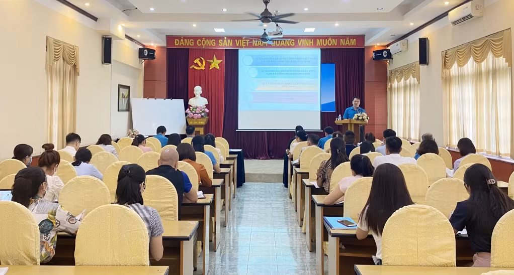 LĐLĐ tỉnh tổ chức lớp đào tạo kỹ năng nghiệp vụ công tác cho cán bộ CĐCS năm 2022.