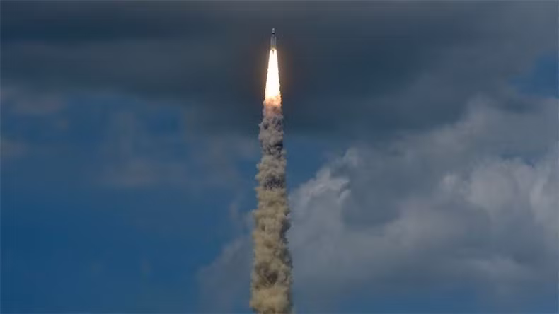 Ấn Độ phóng tàu Chandrayaan-3 từ trung tâm không gian chính tại bang Andhra Pradesh, miền Nam nước này, ngày 14/7/2023. (Ảnh: Reuters)