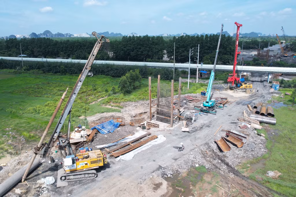 Tranh thủ thời tiết khu vực thuận lợi, hiện các nhà thầu đang tập trung thi công cọc khoan nhồi.