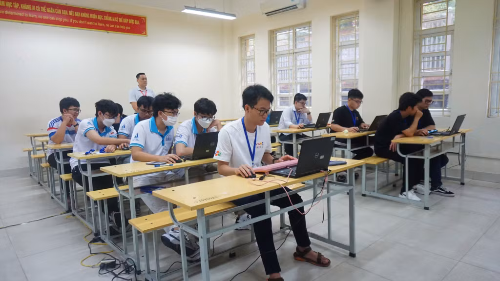 Thí sinh chuẩn bị bước vào nội dung thi lập trình.