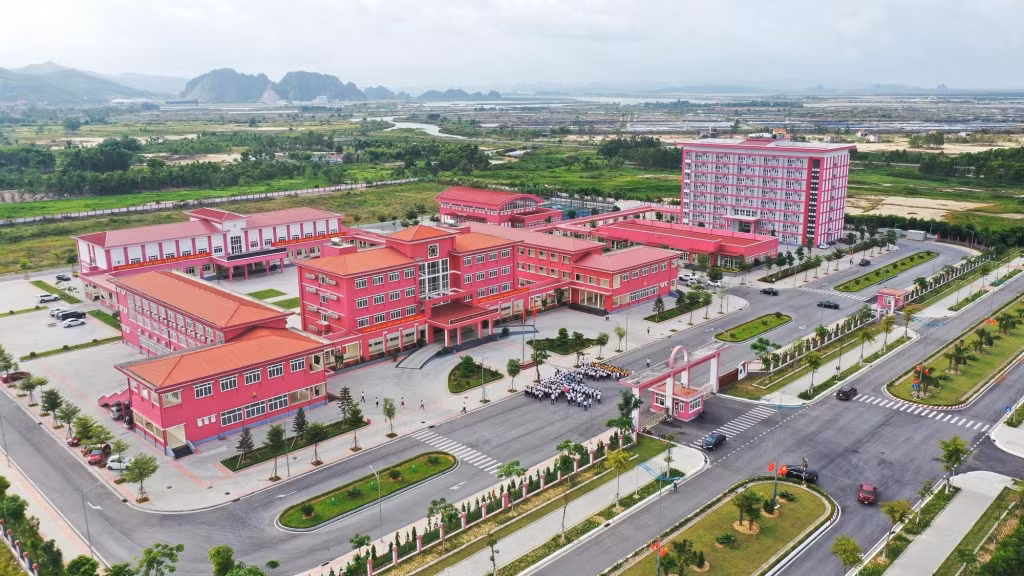 Mang tên đồng chí Tổng Bí thư của Đảng, Trường Đào tạo cán bộ Nguyễn Văn Cừ luôn nỗ lực nâng cao chất lượng đào tạo, bồi dưỡng đội ngũ cán bộ, công chức, viên chức của hệ thống chính trị cơ sở ở tỉnh Quảng Ninh.