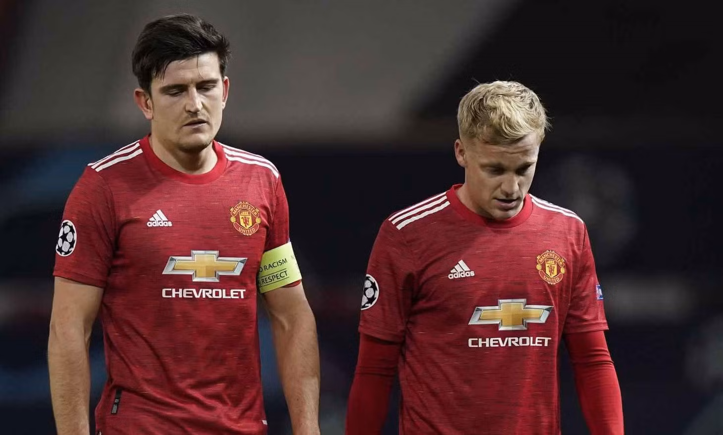 Real Sociedad được cho từ bỏ hẳn việc ký Van de Beek, trong lúc Harry Maguire nhùng nhằng chưa chịu các điều khoản cá nhân với West Ham vì lương bổng