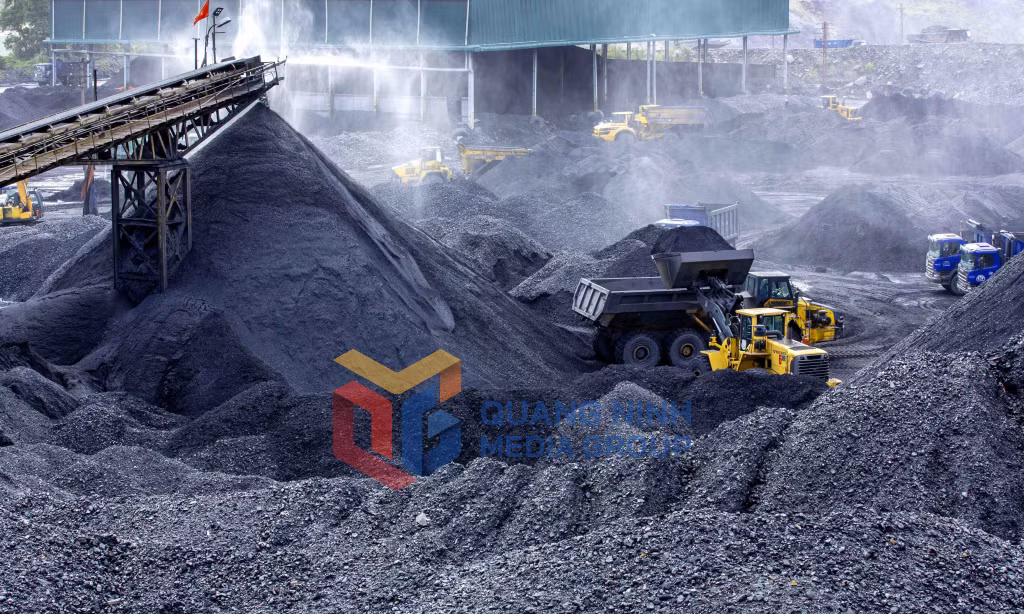 Kho than thương phẩm Công ty than Cao Sơn (6-2021). Ảnh: Dương Phượng Đại