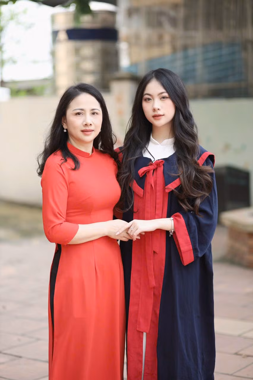 Sau khi tốt nghiệp THPT, Quỳnh Trang đăng ký vào trường ĐH Luật Hà Nội.