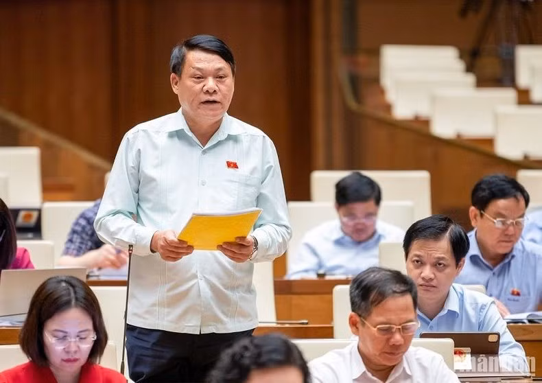 Đại biểu Nguyễn Thành Nam tán thành quy định Tổng Liên đoàn Lao động Việt Nam là cơ quan chủ quản đầu tư dự án nhà ở xã hội để cho công nhân thuê. (Ảnh: DUY LINH)