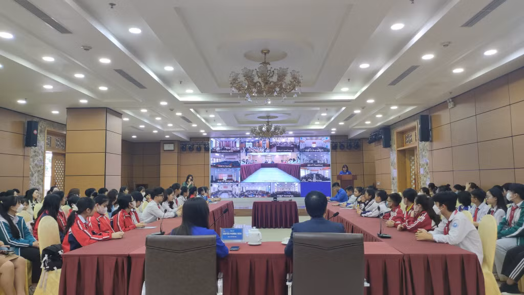 Tỉnh Đoàn Quảng Ninh tổ chức tập huấn về quyền trẻ em, phòng chống xâm hại, bảo vệ trẻ em trên không gian mạng ( tháng 3/2023). Ảnh: Đào Linh