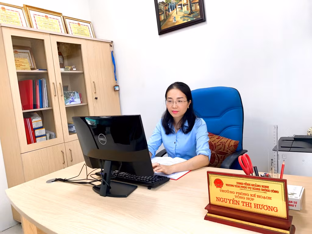 Chị Nguyễn Thị Hương, Trưởng phòng Kế hoạch - Tổng hợp, Trung tâm Phục vụ hành chính công tỉnh Quảng Ninh.