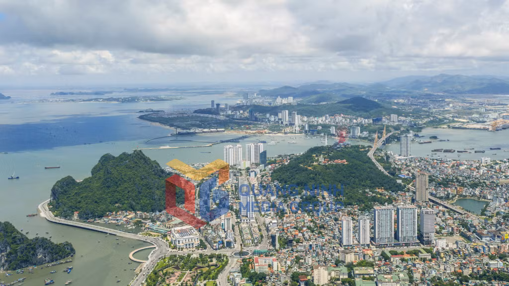 Toàn cảnh TP Hạ Long (8-2023). Ảnh: Đỗ Giang