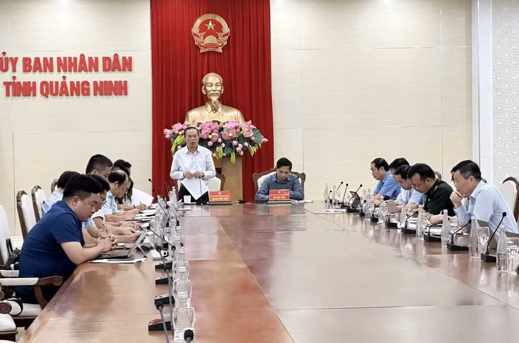 Đoàn công tác của Bộ NN&amp;PTNT làm việc với Quảng Ninh về chống khai thác IUU. Ảnh: Cao Quỳnh