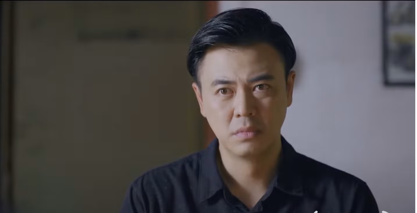 Nghĩa (Tuấn Tú) khiến nhiều khán giả tức giận khi "bóc mẽ" chuyện em trai út là con nuôi. Ảnh: CMH.