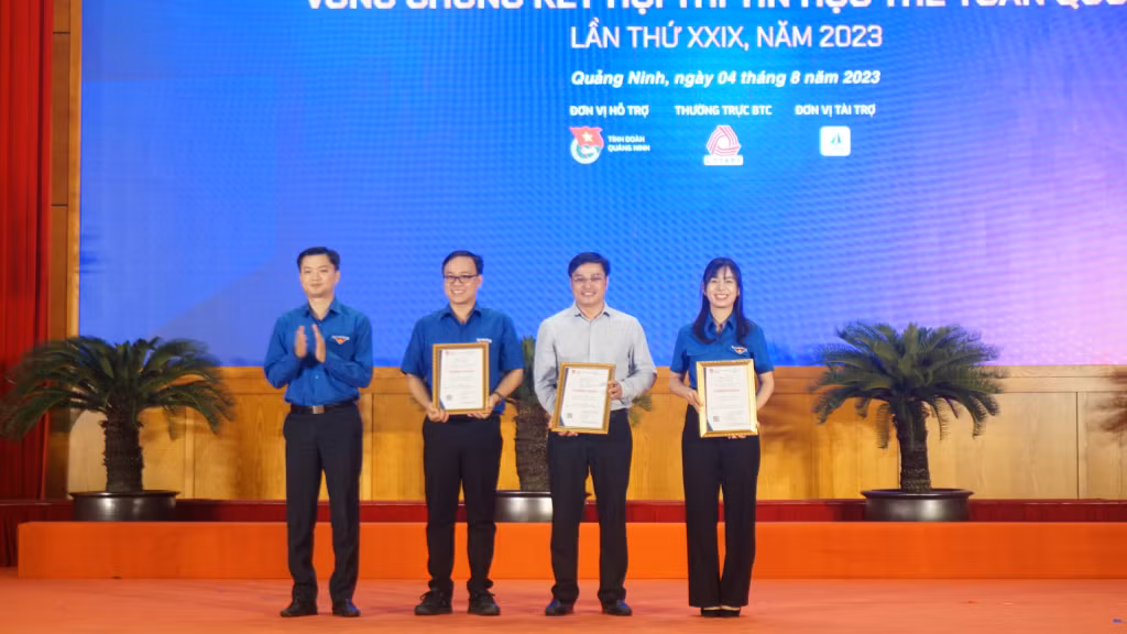 Ban Tổ chức trao giải toàn đoàn cho TP Hồ Chí Minh, TP Hà Nội và TP Đà Nẵng.