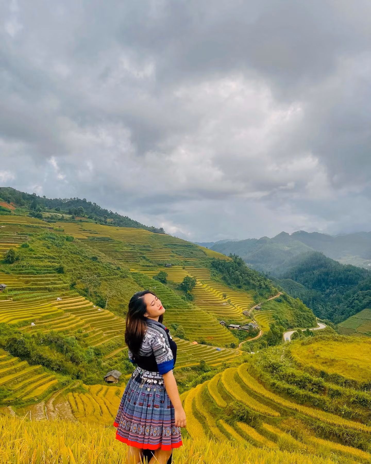 Chụp ảnh với đồi Mâm Xôi nổi tiếng ở Mù Cang Chải.
