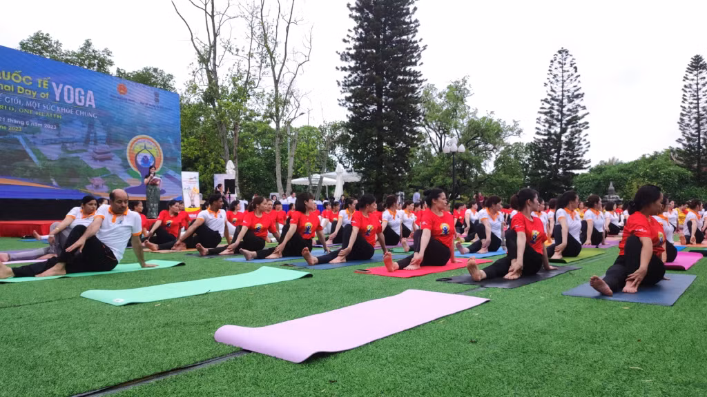 Ngày Quốc tế Yoga được Quảng Ninh tận dụng để quảng bá hình ảnh văn hóa, du lịch tới thị trường khách Ấn Độ. Ảnh: Ngày Quốc tế Yoga năm 2023 tại Chùa Quỳnh Lâm, TX Đông Triều.