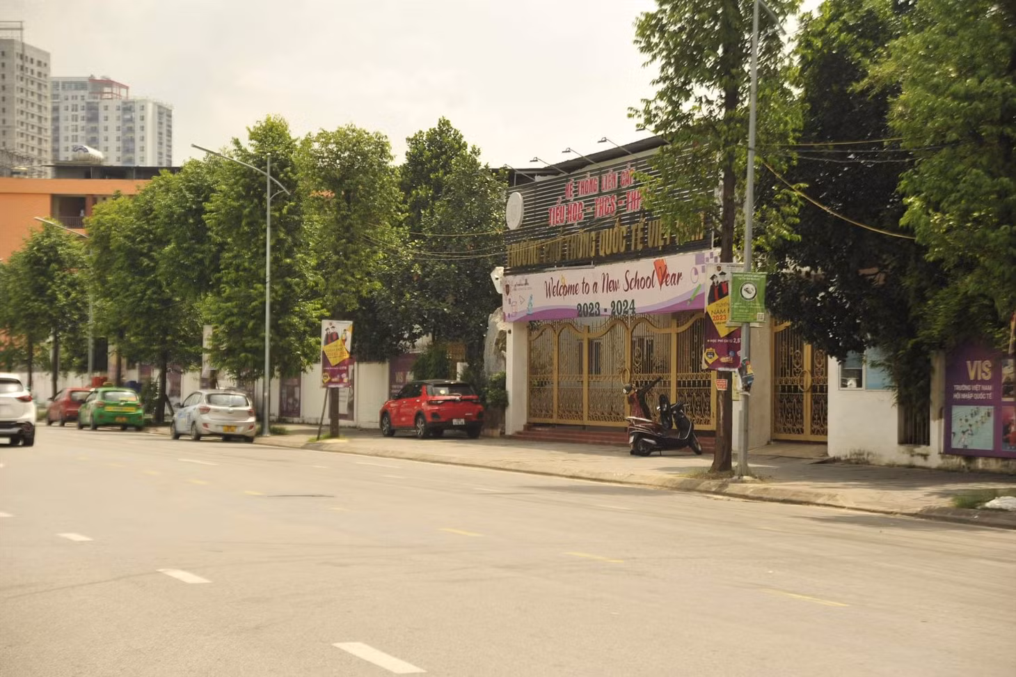 Trường phổ thông Quốc tế Việt Nam (phường Dương Nội, quận Hà Đông, Hà Nội), nơi xảy ra vụ đuối nước khiến nam sinh lớp 9 tử vong. Ảnh: Định Nguyễn