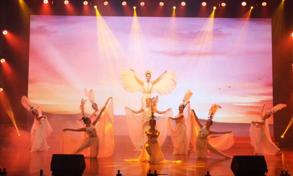Tiết mục múa "Nơi đàn chim tìm về" của đoàn nghệ thuật phường Cao Thắng.